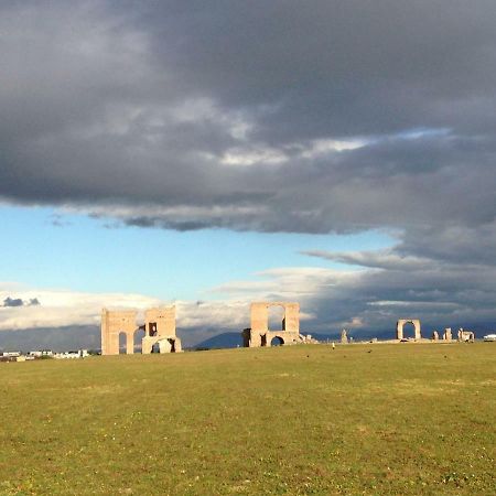 Agli acquedotti romani Esterno foto
